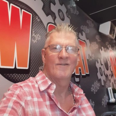 <span>Mike, 60</span>&nbsp;<span style='width: 25px; height: 16px; float: right; background-image: url(/bitmaps/flags_small/US.PNG)'>&nbsp;</span><br><span>Cape Coral, les états-unis d'Amérique</span>&nbsp;<input type='button' class='joinbtn' style='float: right' value='JOIN NOW' />