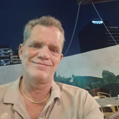 <span>Jens, 65</span>&nbsp;<span style='width: 25px; height: 16px; float: right; background-image: url(/bitmaps/flags_small/DE.PNG)'>&nbsp;</span><br><span>Oldenburg, Allemagne</span>&nbsp;<input type='button' class='joinbtn' style='float: right' value='JOIN NOW' />