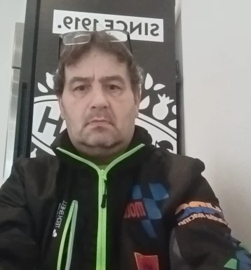 <span>Bort, 48</span> <span style='width: 25px; height: 16px; float: right; background-image: url(/bitmaps/flags_small/SI.PNG)'> </span><br><span>Ljubljana, 斯洛文尼亚</span> <input type='button' class='joinbtn' style='float: right' value='JOIN NOW' />