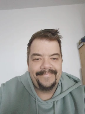 <span>Florian, 39</span>&nbsp;<span style='width: 25px; height: 16px; float: right; background-image: url(/bitmaps/flags_small/DE.PNG)'>&nbsp;</span><br><span>Augsburg-Le, Allemagne</span>&nbsp;<input type='button' class='joinbtn' style='float: right' value='JOIN NOW' />