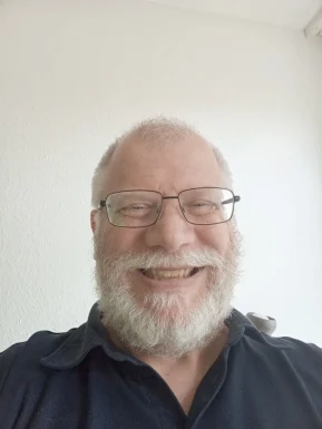 <span>Jörg, 60</span> <span style='width: 25px; height: 16px; float: right; background-image: url(/bitmaps/flags_small/DE.PNG)'> </span><br><span>Landshut, Germany</span> <input type='button' class='joinbtn' style='float: right' value='JOIN NOW' />