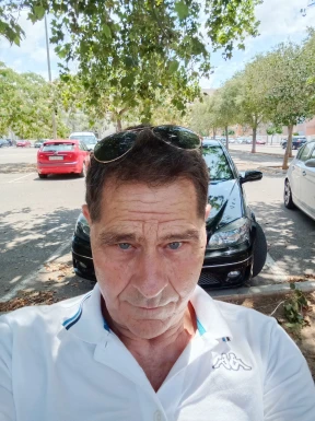 <span>Rafa, 64</span> <span style='width: 25px; height: 16px; float: right; background-image: url(/bitmaps/flags_small/ES.PNG)'> </span><br><span>Alicante, Spanien</span> <input type='button' class='joinbtn' style='float: right' value='JOIN NOW' />