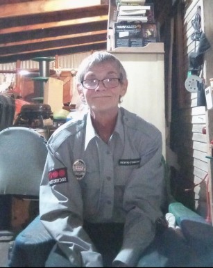 <span>Eddie Barwick, 61</span> <span style='width: 25px; height: 16px; float: right; background-image: url(/bitmaps/flags_small/US.PNG)'> </span><br><span>Salt Lake, 美国</span> <input type='button' class='joinbtn' style='float: right' value='JOIN NOW' />