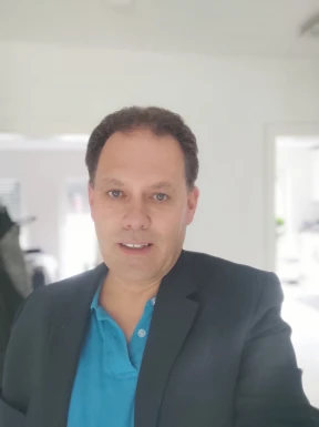 <span>Marc, 53</span> <span style='width: 25px; height: 16px; float: right; background-image: url(/bitmaps/flags_small/DE.PNG)'> </span><br><span>Hanover, 德国</span> <input type='button' class='joinbtn' style='float: right' value='JOIN NOW' />