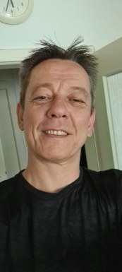 <span>Andreas, 54</span> <span style='width: 25px; height: 16px; float: right; background-image: url(/bitmaps/flags_small/DE.PNG)'> </span><br><span>Hamburg, Germany</span> <input type='button' class='joinbtn' style='float: right' value='JOIN NOW' />